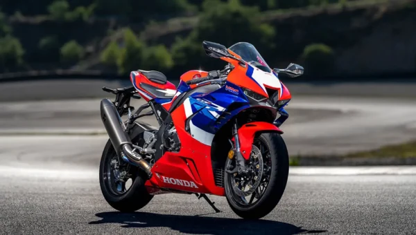 Motos esportivas: o que são, a diferença para as naked e a ficha técnica da Ducati SuperSport