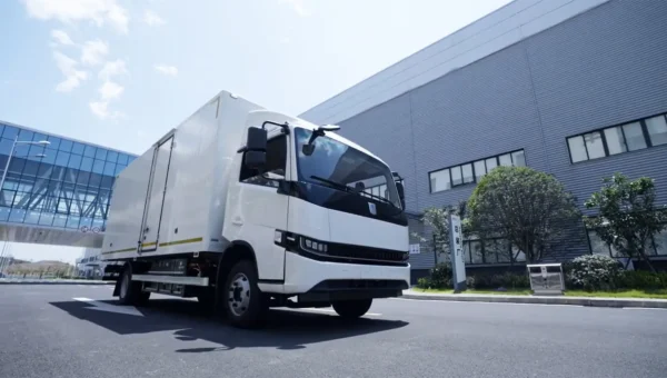 Farizon prepara lançamento de caminhão elétrico semileve