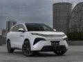 BYD Atto 8 chega ao Brasil para desafiar SUVs grandes de sete lugares
