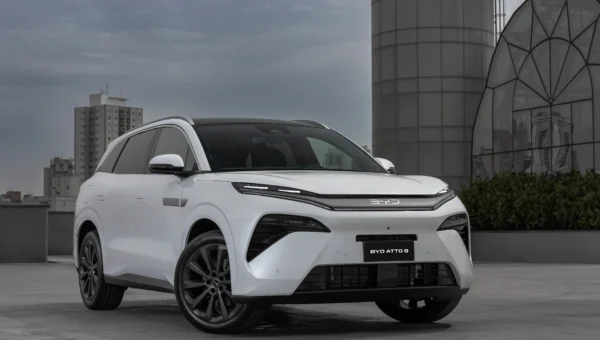 BYD Atto 8 chega ao Brasil para desafiar SUVs grandes de sete lugares