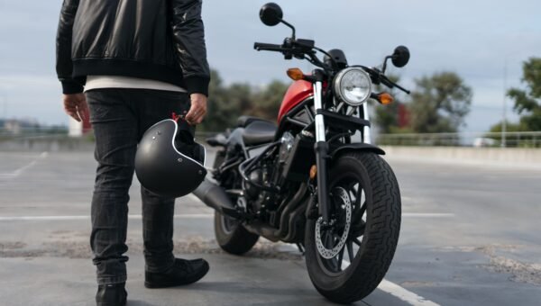 Por que as motos Street são as mais vendidas do Brasil (e a diferença para Naked e Trail)