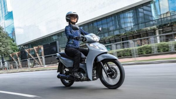 Brasil emplaca quase 1 milhão de motos em 2026; Honda CG lidera disparada