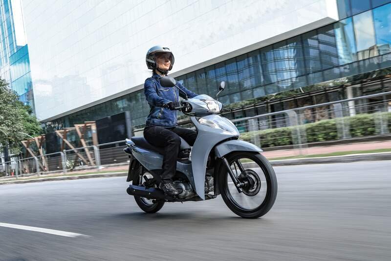 Brasil emplaca quase 1 milhão de motos em 2026; Honda CG lidera disparada