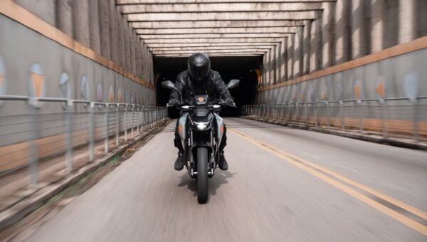 Emplacamento de motos elétricas dispara no Brasil em 2026