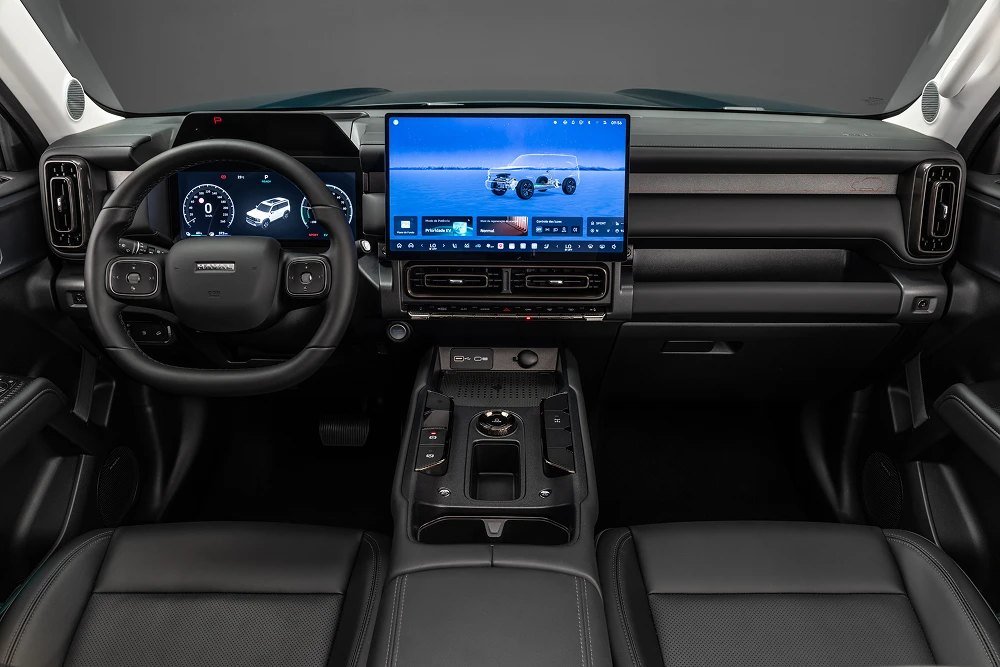 Painel do GWM Haval H7 com tela central de 15,6 polegadas