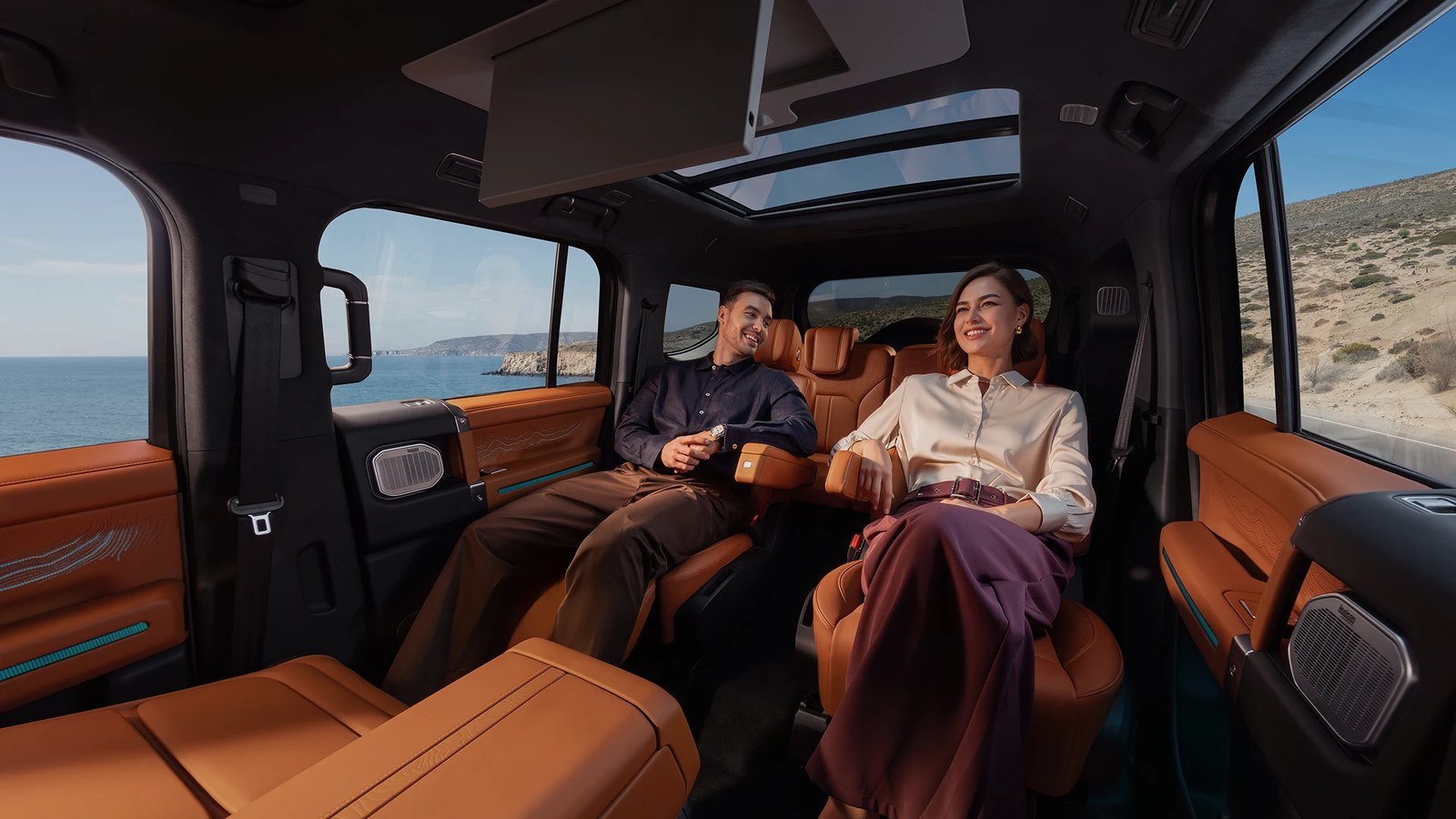 Interior do Jetour G700 com poltronas individuais na segunda fileira