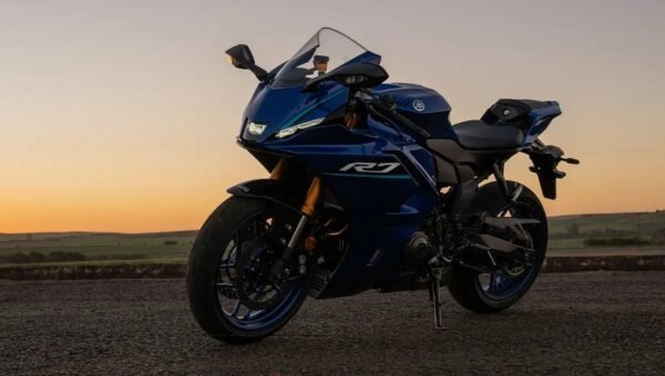 Yamaha R7 chega por R$ 60.690 com produção em Manaus e eletrônica da R1